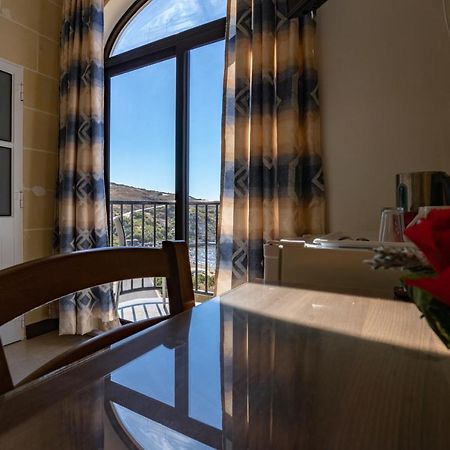 Sunset Seaview Accommodation Marsalforn Bagian luar foto