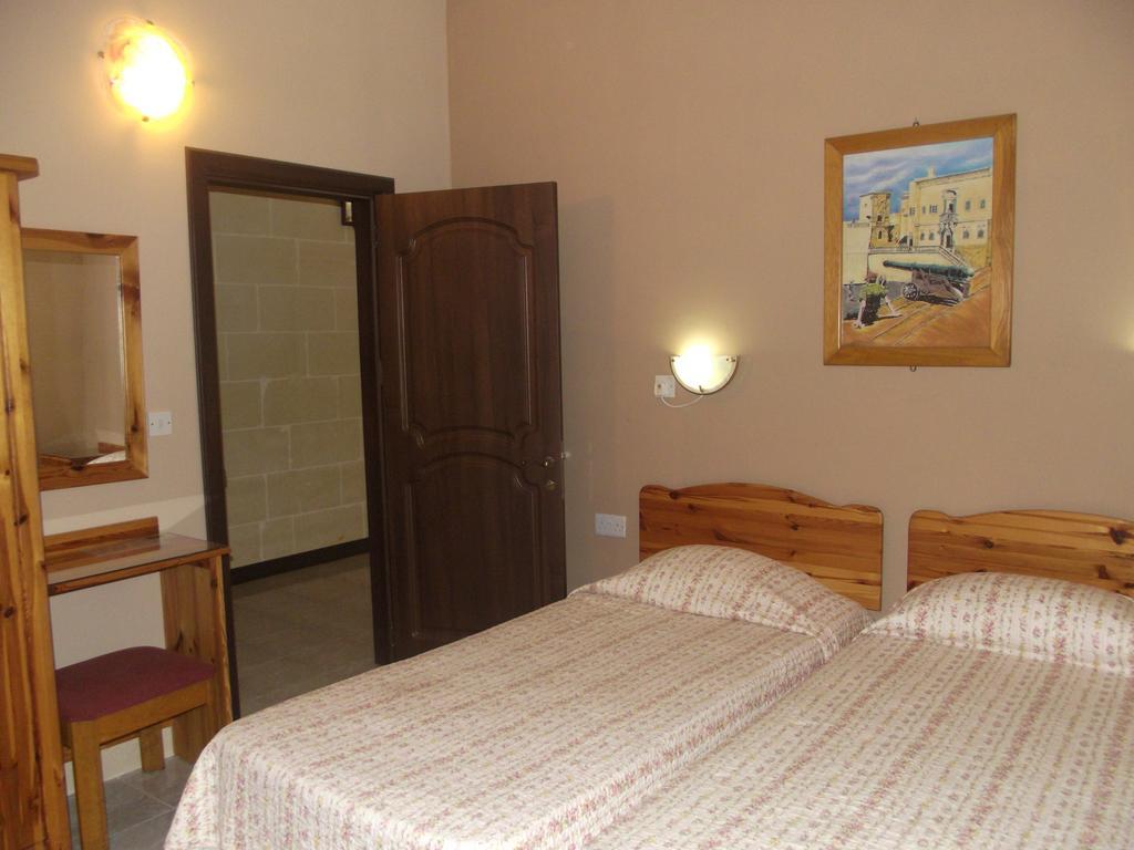Sunset Seaview Accommodation Marsalforn Bagian luar foto