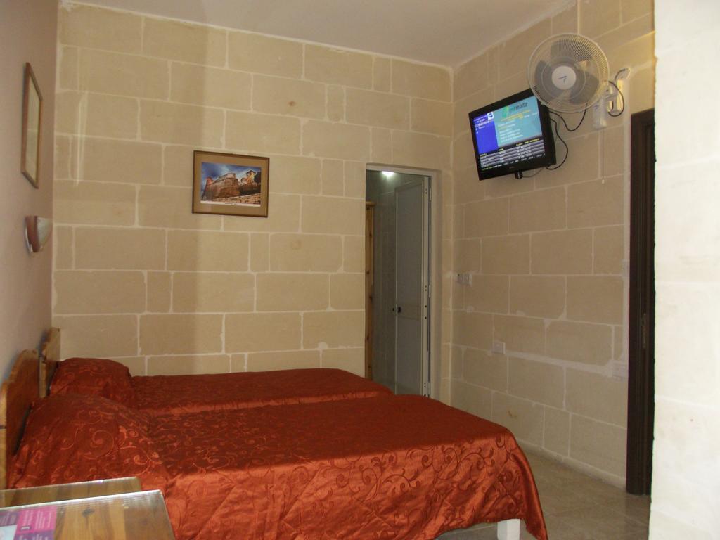 Sunset Seaview Accommodation Marsalforn Bagian luar foto
