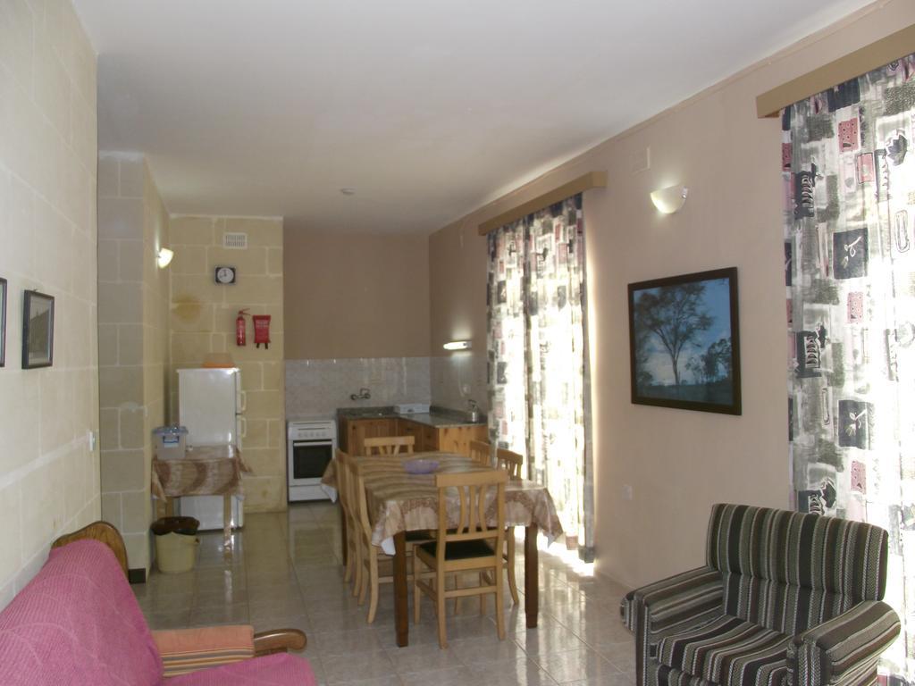 Sunset Seaview Accommodation Marsalforn Bagian luar foto