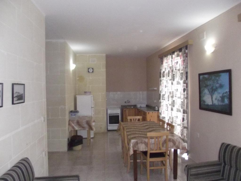 Sunset Seaview Accommodation Marsalforn Bagian luar foto