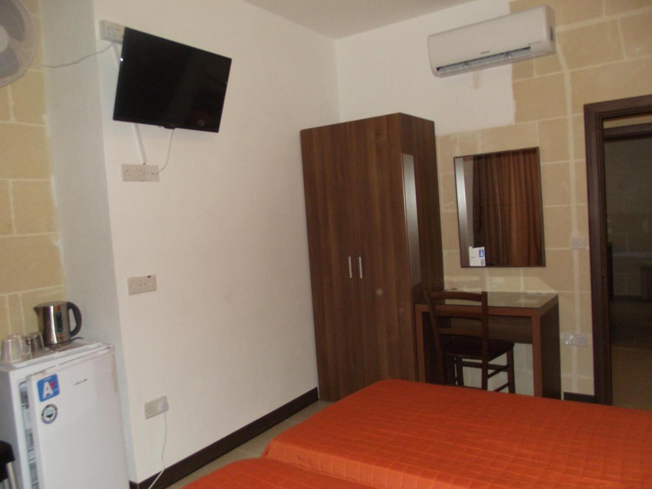 Sunset Seaview Accommodation Marsalforn Bagian luar foto