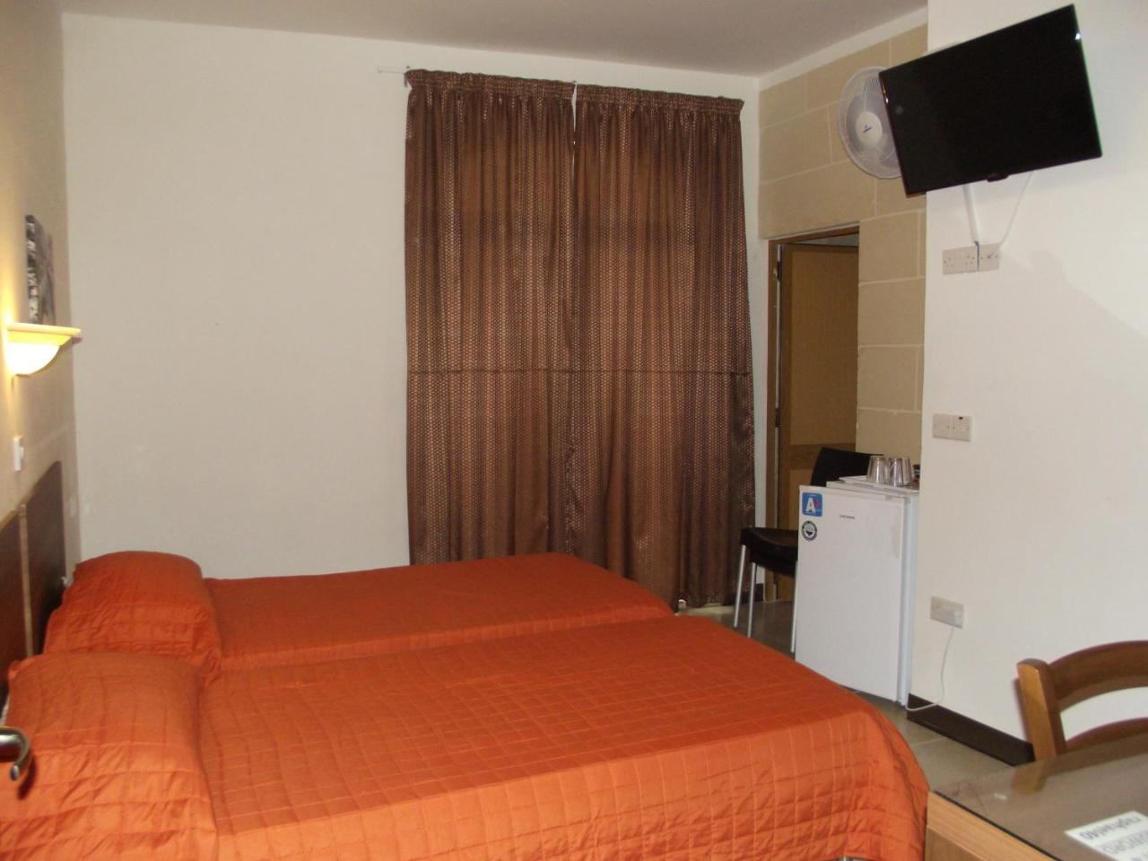 Sunset Seaview Accommodation Marsalforn Bagian luar foto