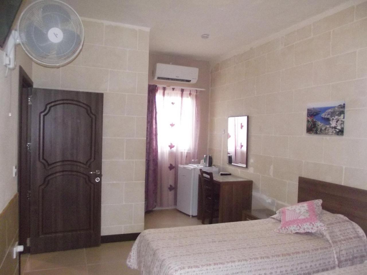 Sunset Seaview Accommodation Marsalforn Bagian luar foto
