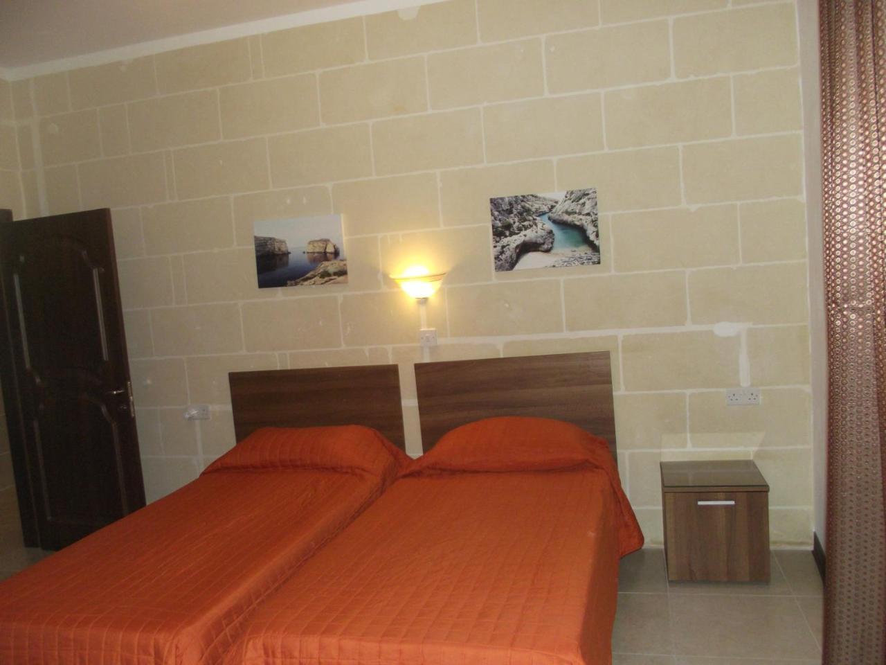 Sunset Seaview Accommodation Marsalforn Bagian luar foto