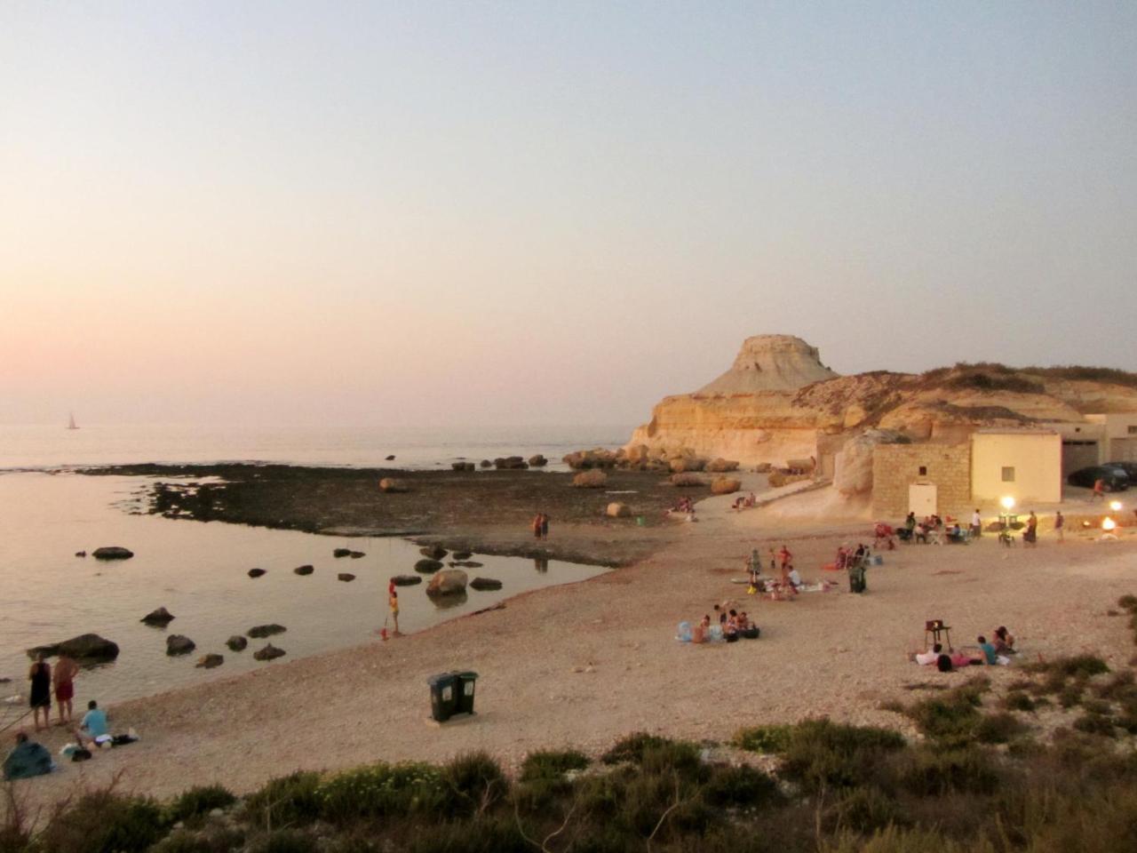Sunset Seaview Accommodation Marsalforn Bagian luar foto