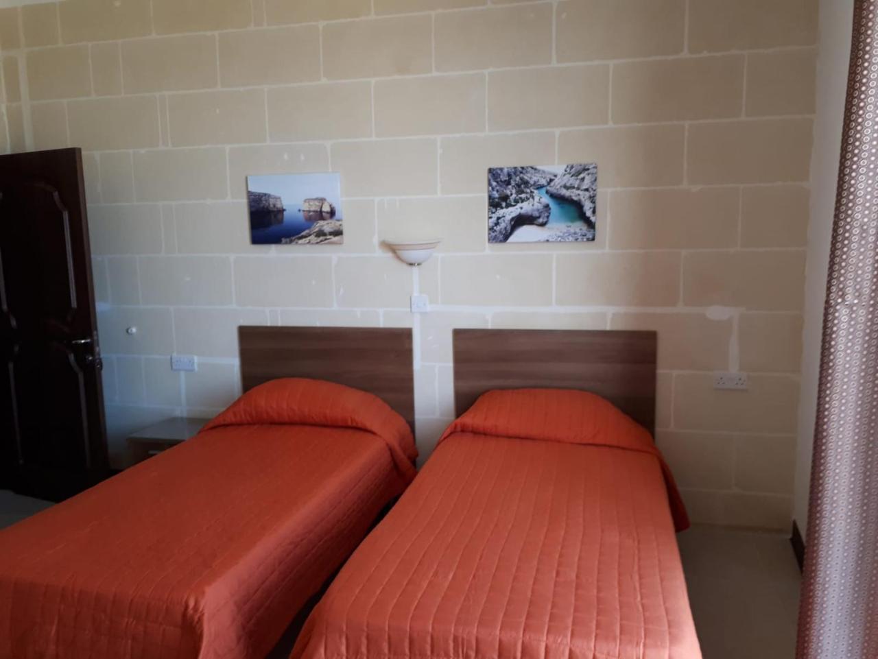 Sunset Seaview Accommodation Marsalforn Bagian luar foto