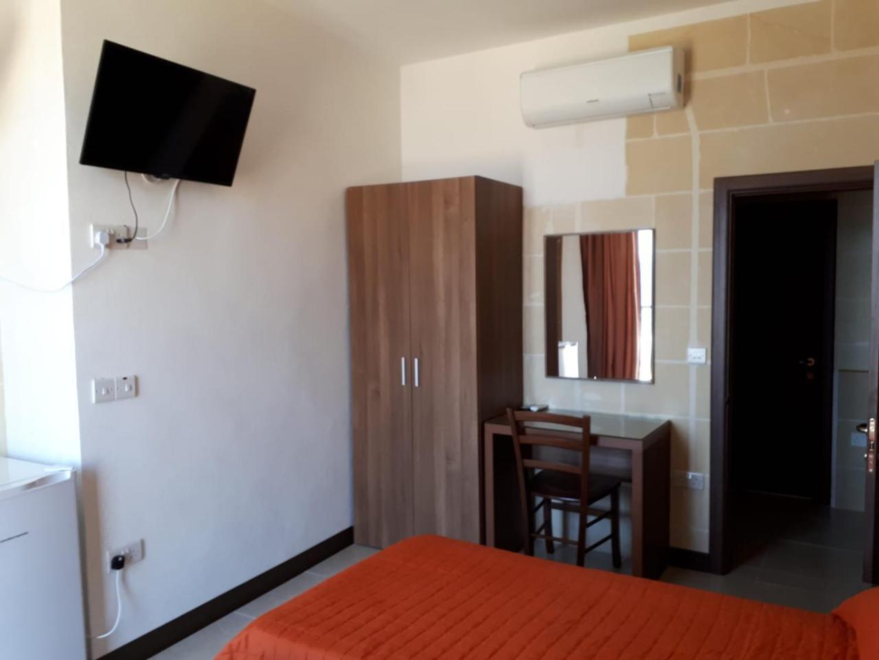 Sunset Seaview Accommodation Marsalforn Bagian luar foto