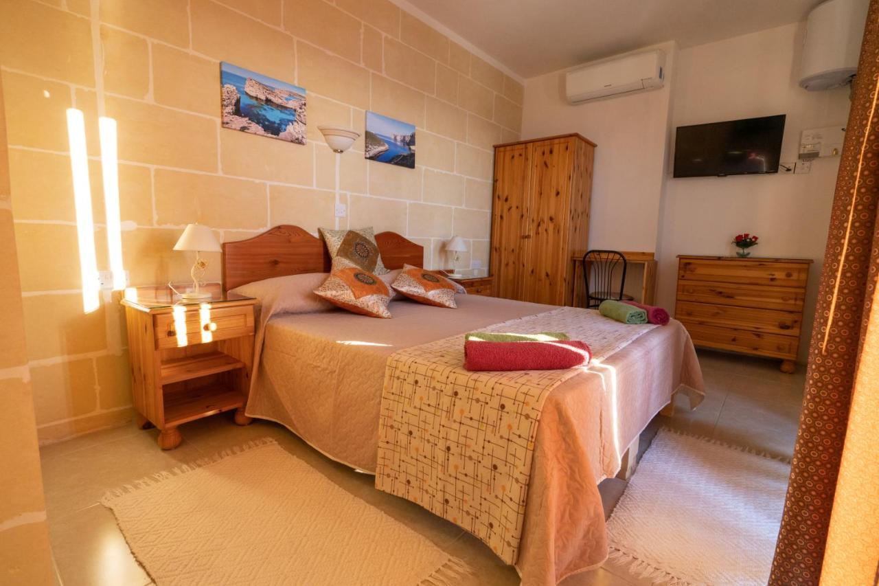 Sunset Seaview Accommodation Marsalforn Bagian luar foto