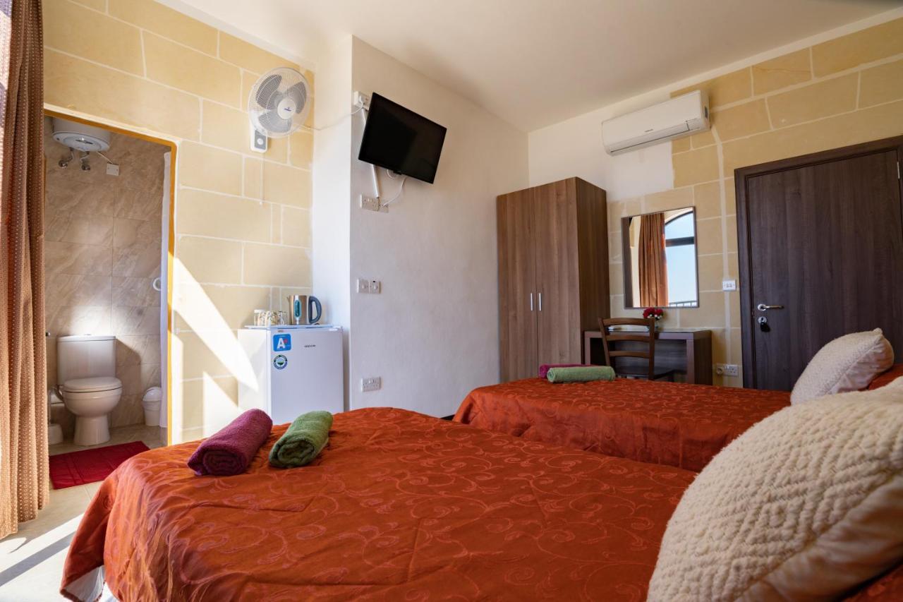 Sunset Seaview Accommodation Marsalforn Bagian luar foto