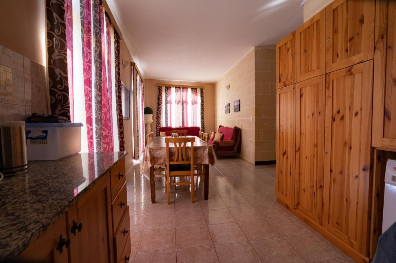 Sunset Seaview Accommodation Marsalforn Bagian luar foto